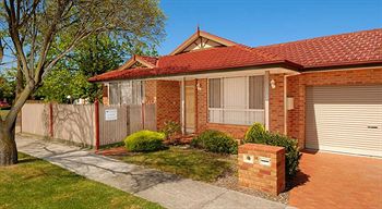Waverley Corporate Townhouses - Surfers Gold Coast 1