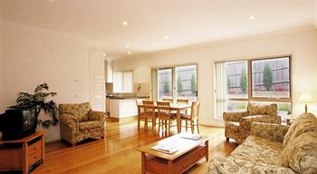 Waverley Corporate Townhouses - Surfers Gold Coast 5
