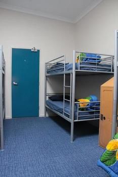 The Entrance Backpackers - Hostel - Surfers Gold Coast 2