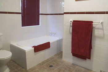 Kingfishers Manor @ Noosa - Surfers Gold Coast 8