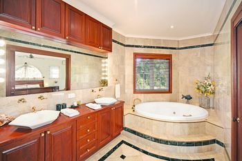 Kingfishers Manor @ Noosa - Surfers Gold Coast 10