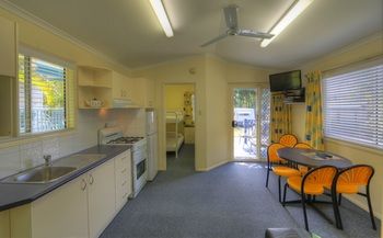Alex Beach Cabins - Surfers Gold Coast 13