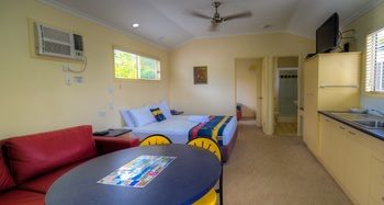 Alex Beach Cabins - Surfers Gold Coast 25
