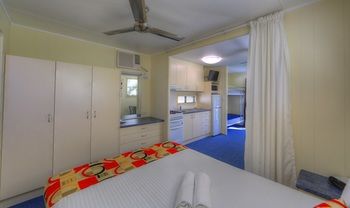 Alex Beach Cabins - Surfers Gold Coast 26