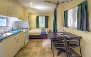 Alex Beach Cabins - Surfers Gold Coast 36