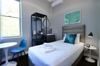 Alison Lodge - Surfers Gold Coast 18