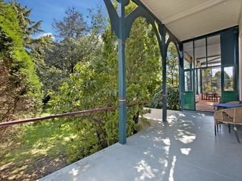 The Victoria & Albert Guesthouse - Surfers Gold Coast 1