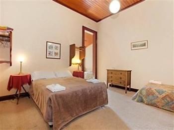 The Victoria & Albert Guesthouse - Surfers Gold Coast 13