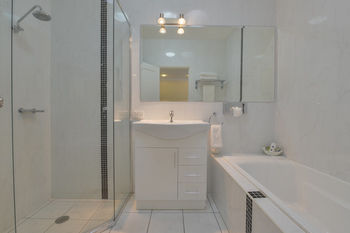 Cadman Motor Inn & Apartments - Surfers Gold Coast 1