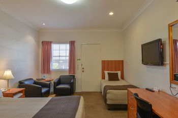 Cadman Motor Inn & Apartments - Surfers Gold Coast 6