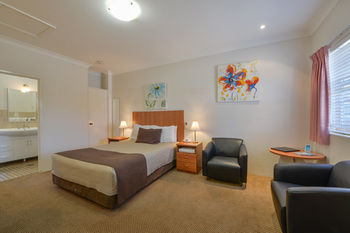 Cadman Motor Inn & Apartments - Surfers Gold Coast 9
