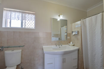 Cadman Motor Inn & Apartments - Surfers Gold Coast 12