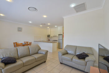Cadman Motor Inn & Apartments - Surfers Gold Coast 13