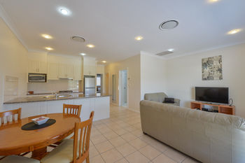 Cadman Motor Inn & Apartments - Surfers Gold Coast 21