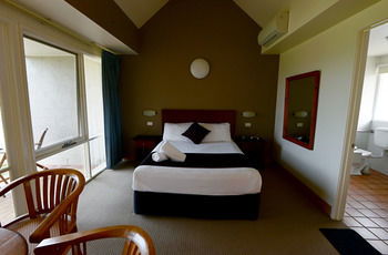 Rothbury Escape - Surfers Gold Coast 14
