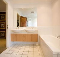 Skippers Cove Waterfront Resort - Surfers Gold Coast