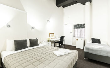 Airport Hotel Sydney - Surfers Gold Coast 9