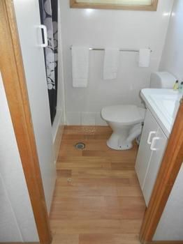 Gundagai Cabins & Tourist Park - Surfers Gold Coast 5