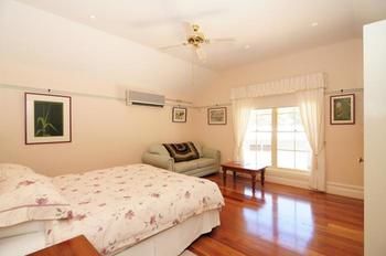 Sandholme Guesthouse - Surfers Gold Coast 11