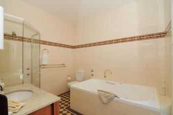 Sandholme Guesthouse - Surfers Gold Coast 16