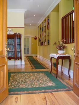 Sandholme Guesthouse - Surfers Gold Coast 17