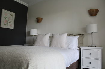 Elfin Hill Country Accommodation - Surfers Gold Coast 9