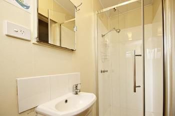 Mapleton Cabins & Caravan Park - Surfers Gold Coast 2