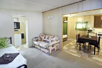 Mapleton Cabins & Caravan Park - Surfers Gold Coast 3