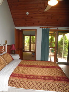 Woollamia Village Retreat - Surfers Gold Coast 33
