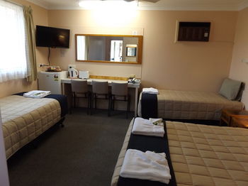 Civic Motel - Surfers Gold Coast 24