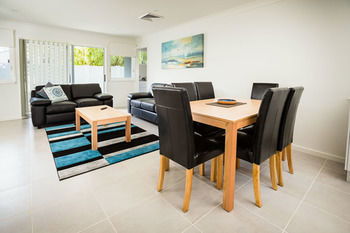 Wallsend Executive Apartments - Surfers Gold Coast 32