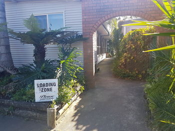 Bentley Waterfront Motel & Cottages - Surfers Gold Coast 0