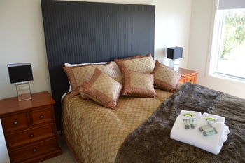 Bathurst Goldfields - Surfers Gold Coast 12