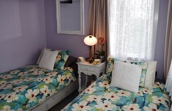 Cutmore Cottages - Bagala Bungalow - Surfers Gold Coast 24