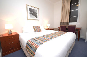 The Hallows Accommodation - Surfers Gold Coast 1