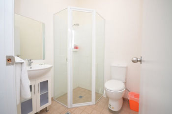 The Hallows Accommodation - Surfers Gold Coast 2