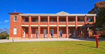 The Hallows Accommodation - Surfers Gold Coast 4