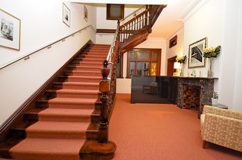 The Hallows Accommodation - Surfers Gold Coast 5