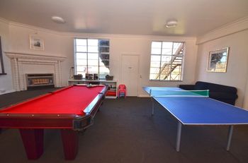 The Hallows Accommodation - Surfers Gold Coast 7