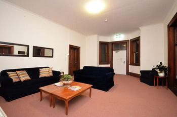 The Hallows Accommodation - Surfers Gold Coast 9