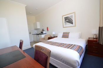 The Hallows Accommodation - Surfers Gold Coast 10