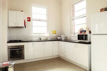 The Hallows Accommodation - Surfers Gold Coast 13