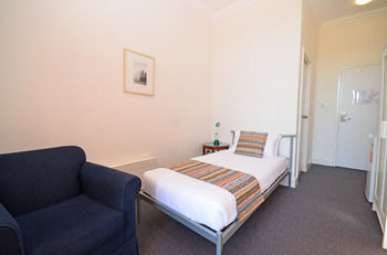 The Hallows Accommodation - Surfers Gold Coast 14