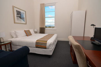 The Hallows Accommodation - Surfers Gold Coast 15