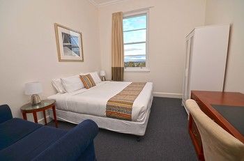 The Hallows Accommodation - Surfers Gold Coast 18