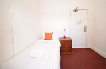 The Hallows Accommodation - Surfers Gold Coast 22