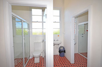 The Hallows Accommodation - Surfers Gold Coast 23