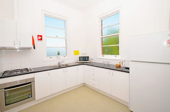 The Hallows Accommodation - Surfers Gold Coast 26