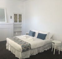 Newcastle Accommodation Tighes Hill - Surfers Gold Coast