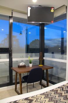Whitehorse Apartment Hotel - Surfers Gold Coast 1